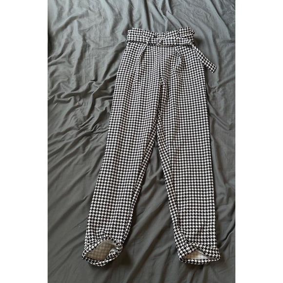 Super Cute Black &‎ White Pants with Belt - Picture 1 of 3